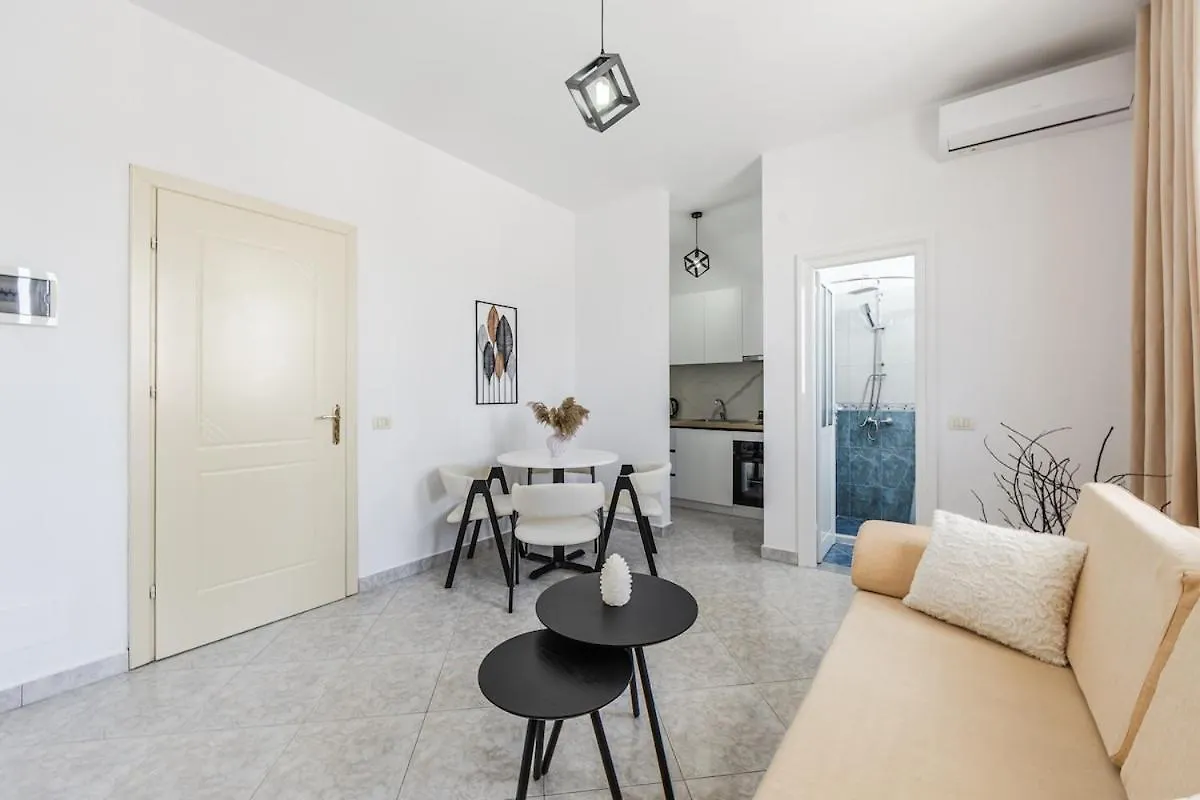 Modern Home With Wifi And Beach Access Golem Διαμέρισμα